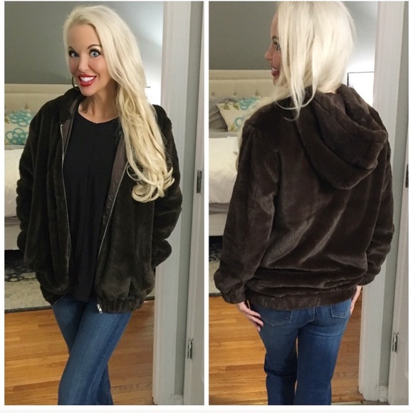 ❤️LAST 1! Snuggly Faux Fur Jacket! - Picture 2 of 3